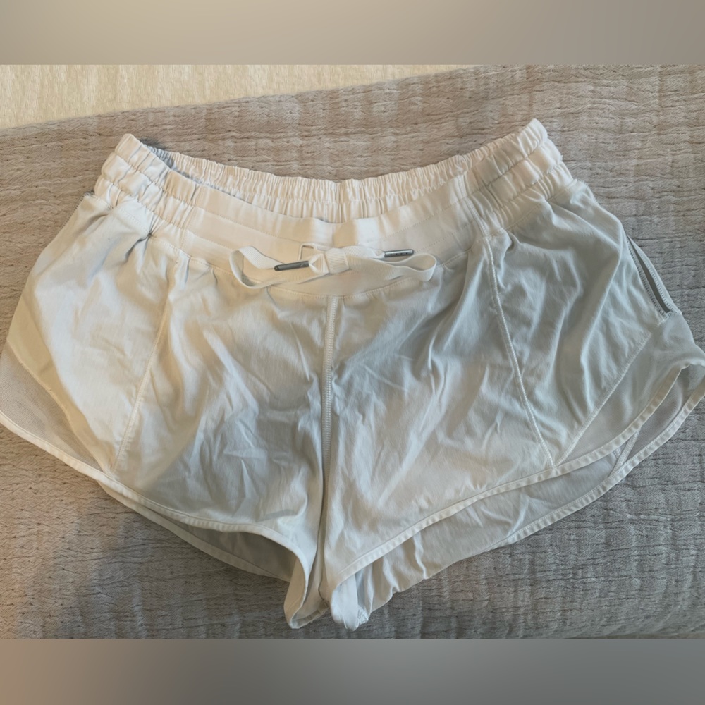 Lululemon hotty hot shorts 2.5”